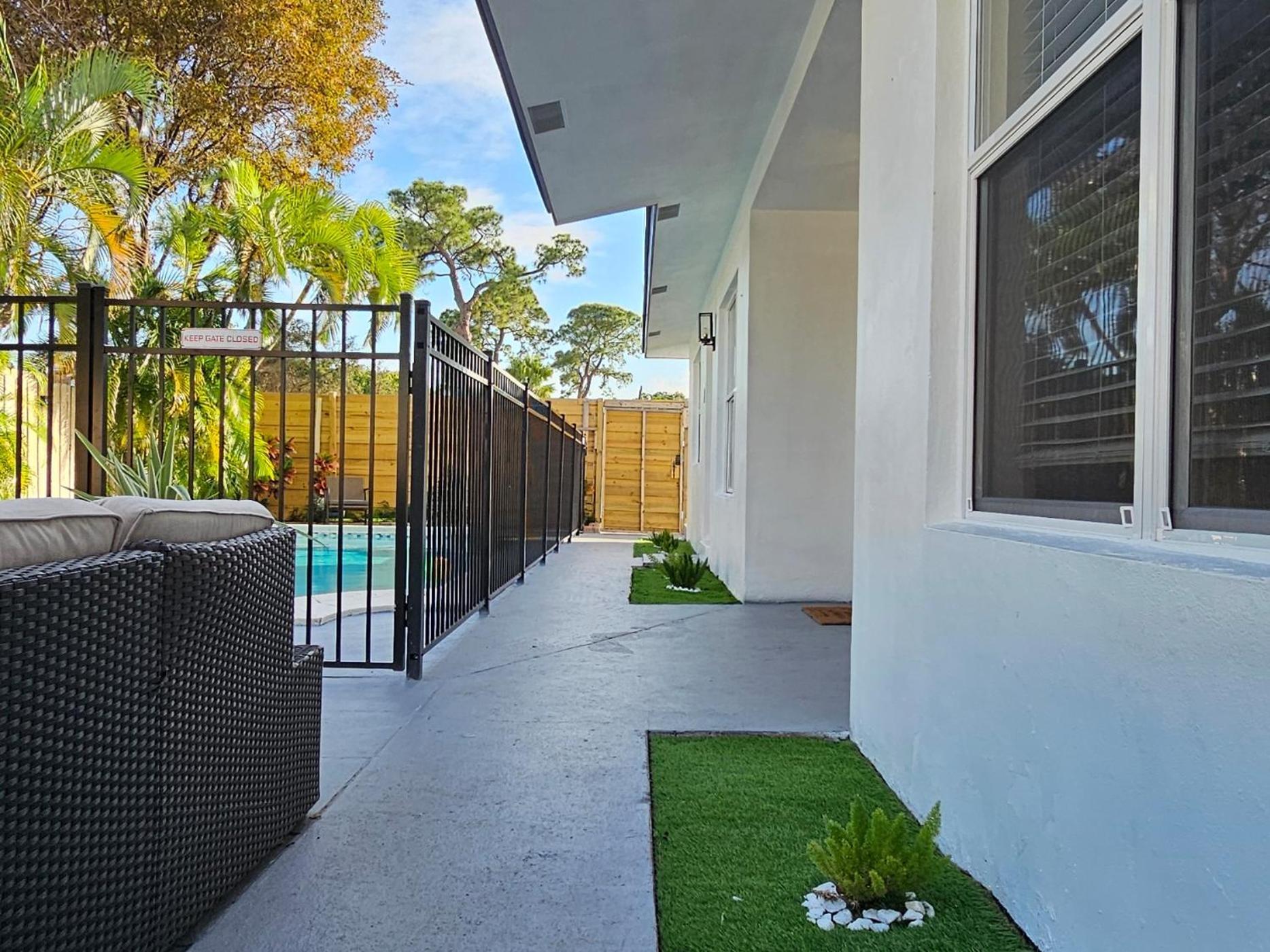 Apartamento Equipped House W Pool & Patios, Near The Beaches, Prime Location- Ideal For Small Families, Coastal Haven *