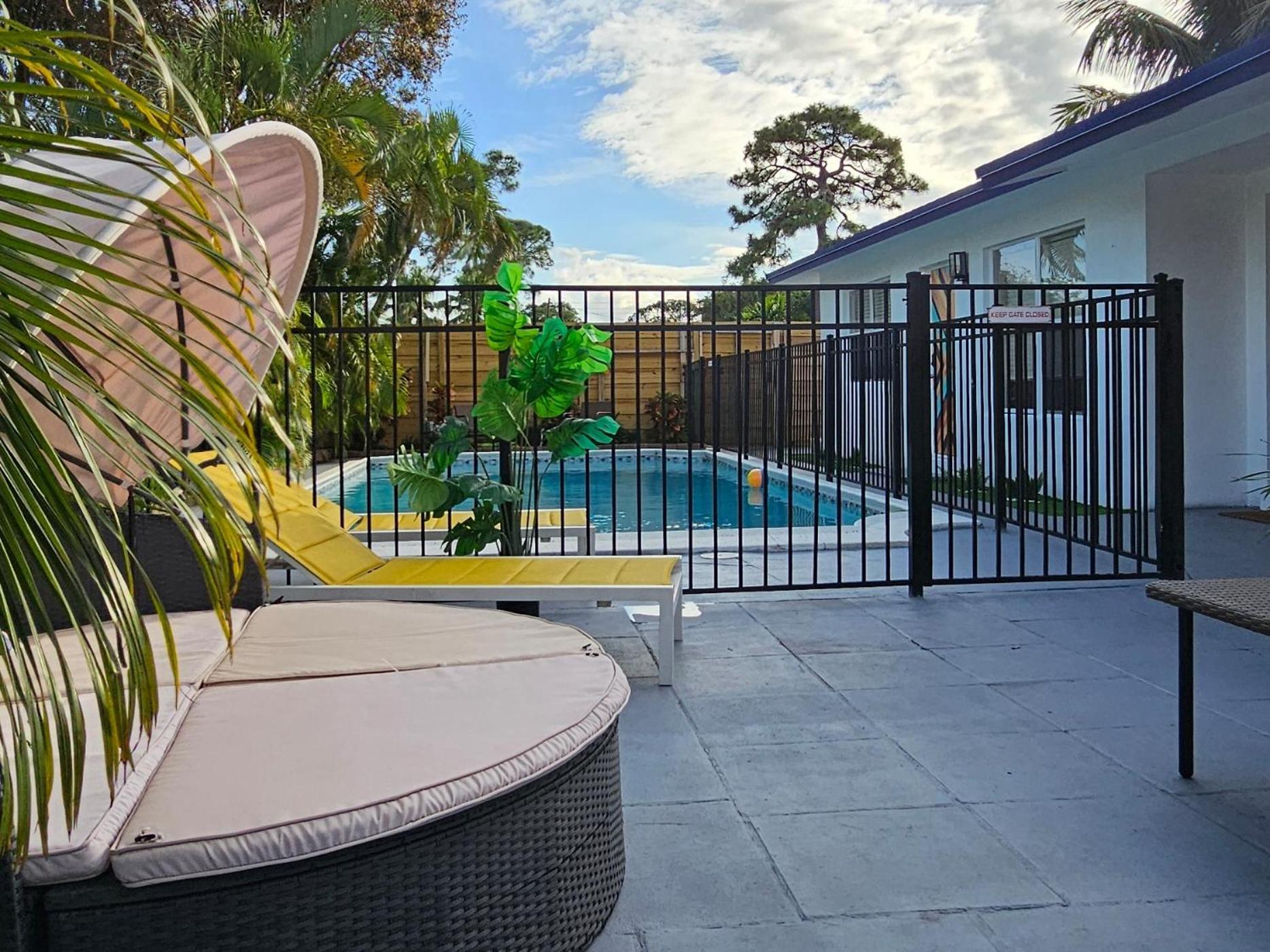 Apartamento Equipped House W Pool & Patios, Near The Beaches, Prime Location- Ideal For Small Families, Coastal Haven