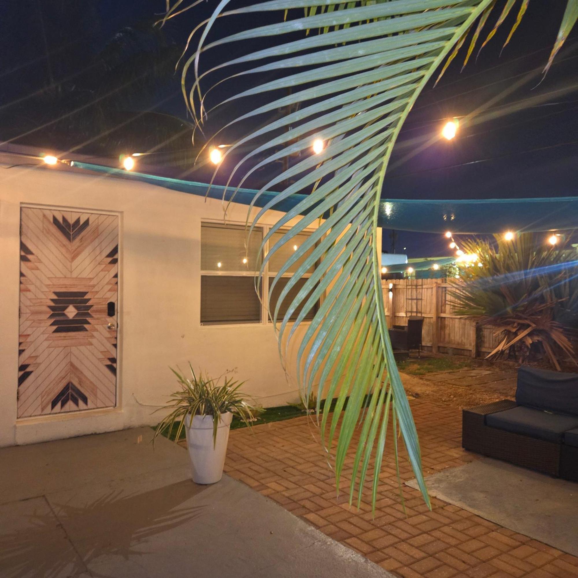 Equipped House W Pool & Patios, Near The Beaches, Prime Location- Ideal For Small Families, Coastal Haven * Fort Lauderdale