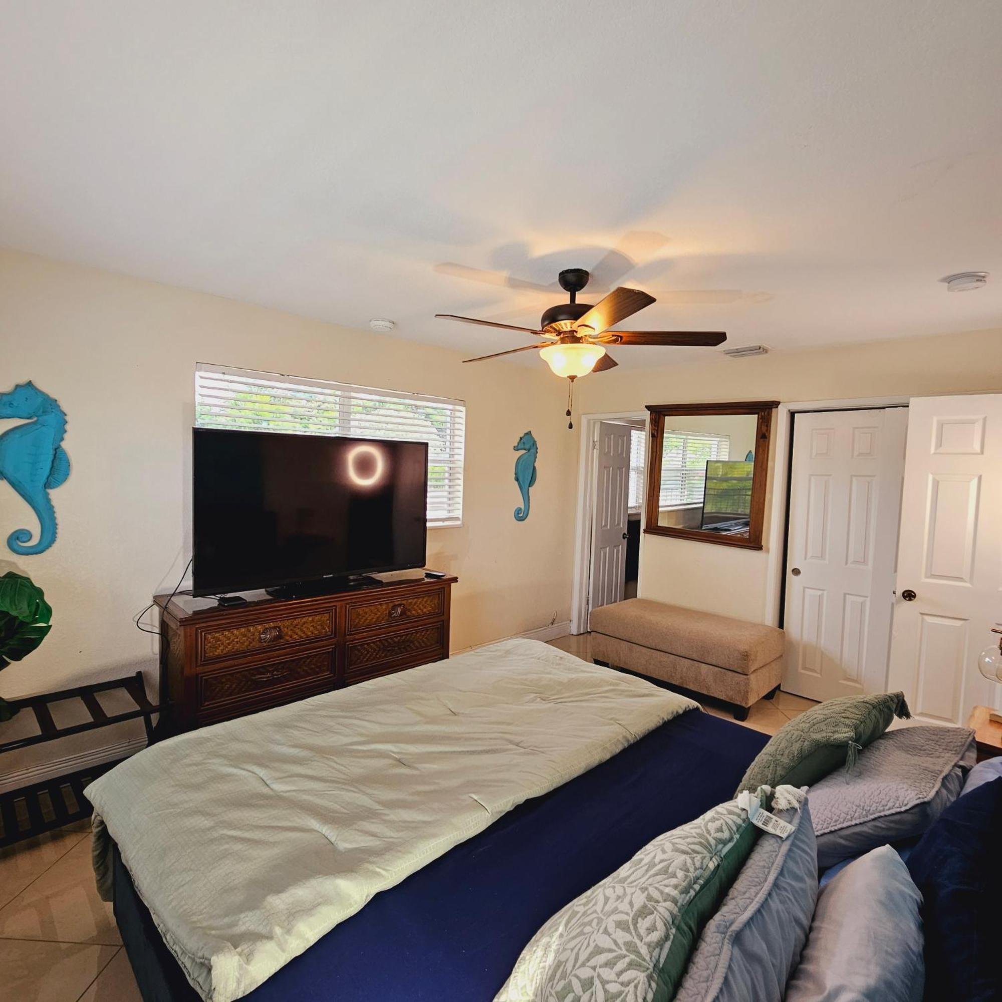 Coastal Haven: Family-friendly House With Pool Near Beaches Apartment *