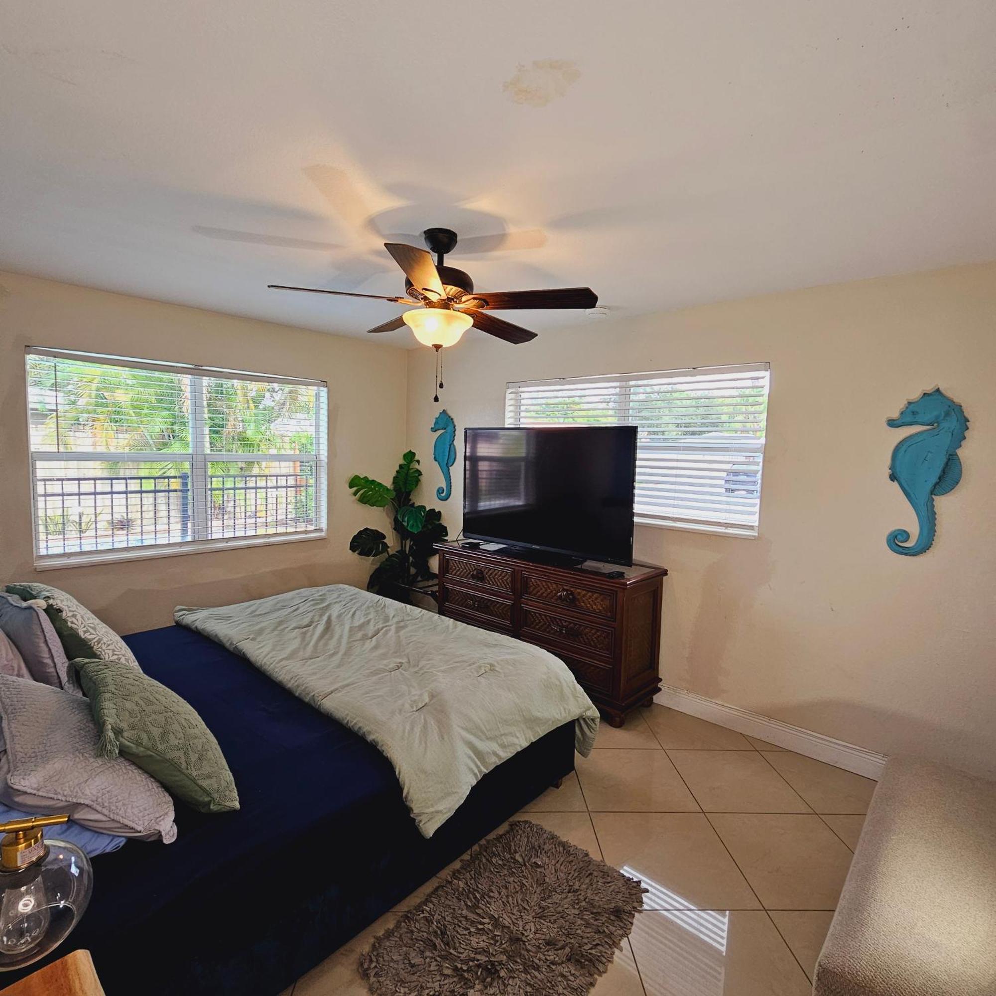 Equipped House W Pool & Patios, Near The Beaches, Prime Location- Ideal For Small Families, Coastal Haven * Fort Lauderdale
