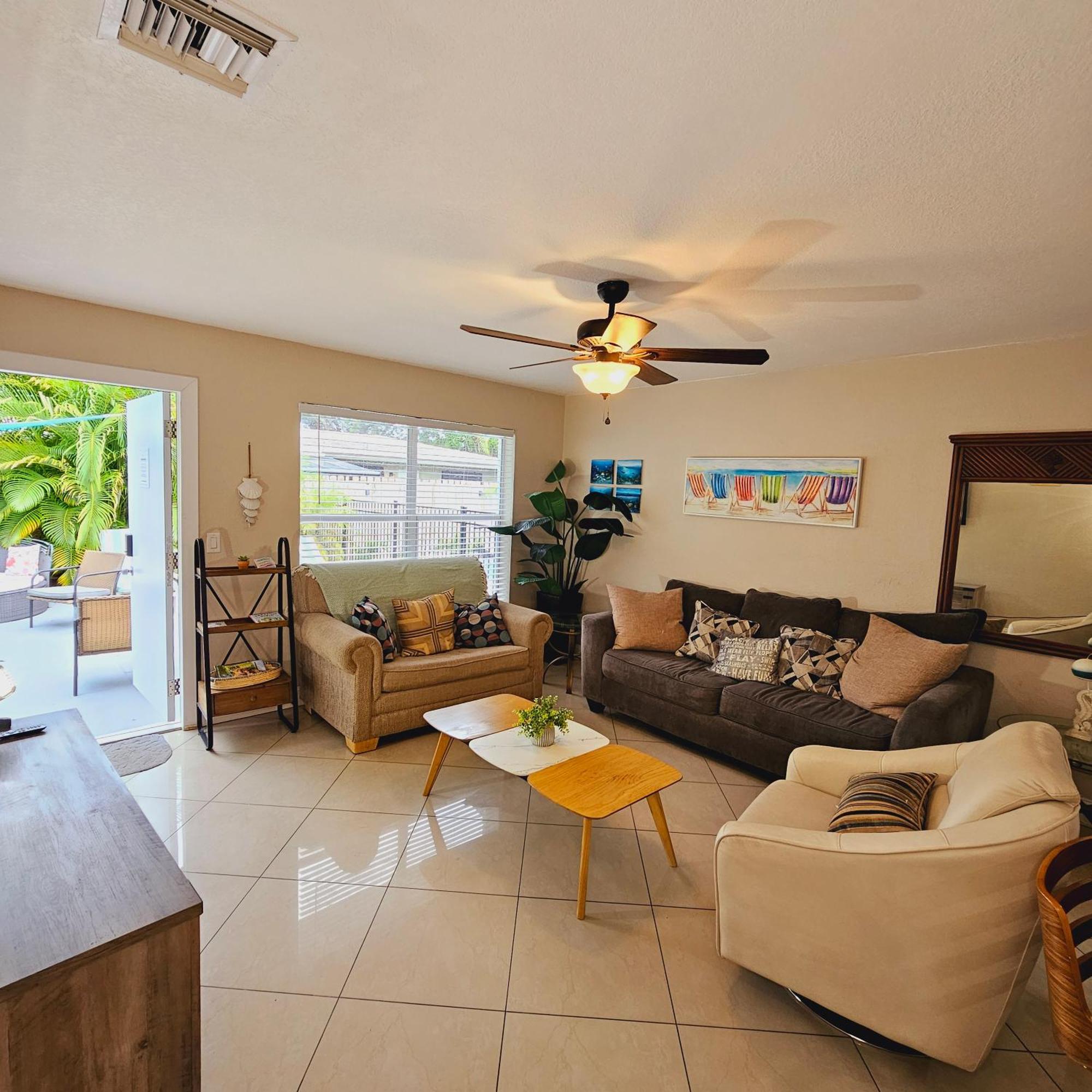Coastal Haven: Family-friendly House With Pool Near Beaches