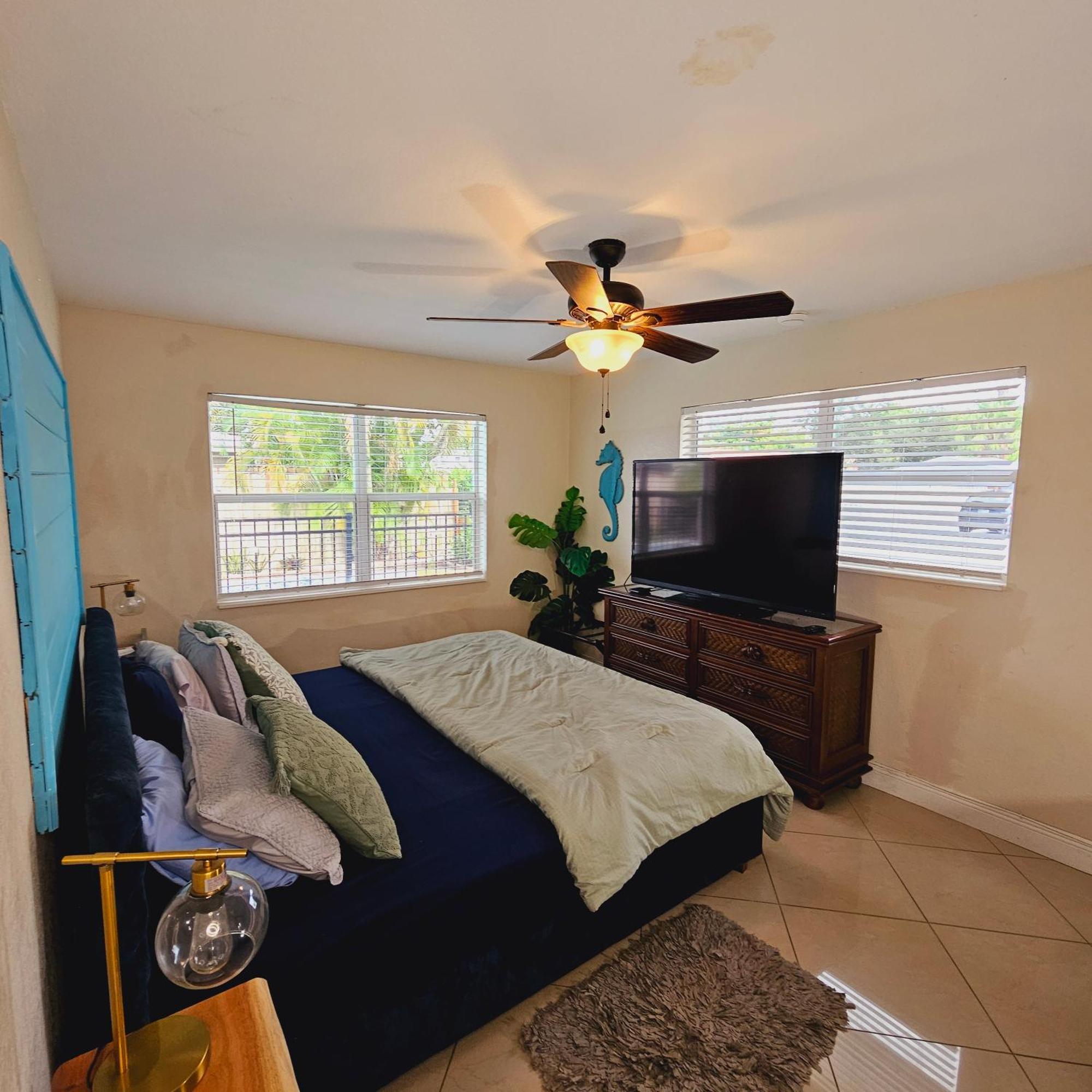 Coastal Haven: Family-friendly House With Pool Near Beaches Apartment
