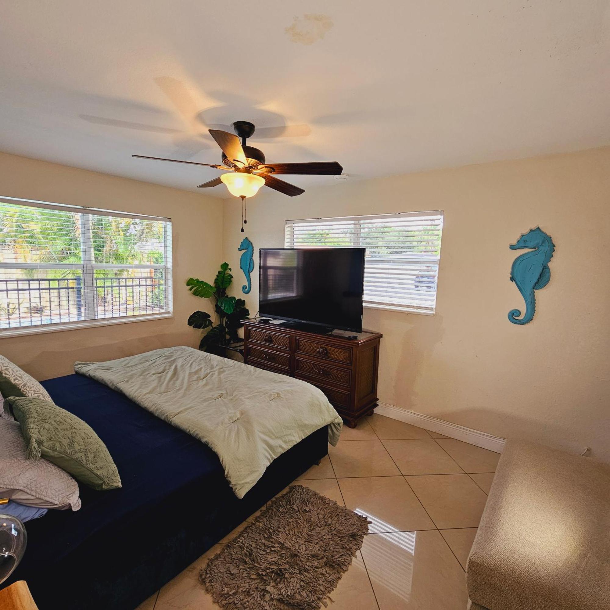 Coastal Haven: Family-friendly House With Pool Near Beaches