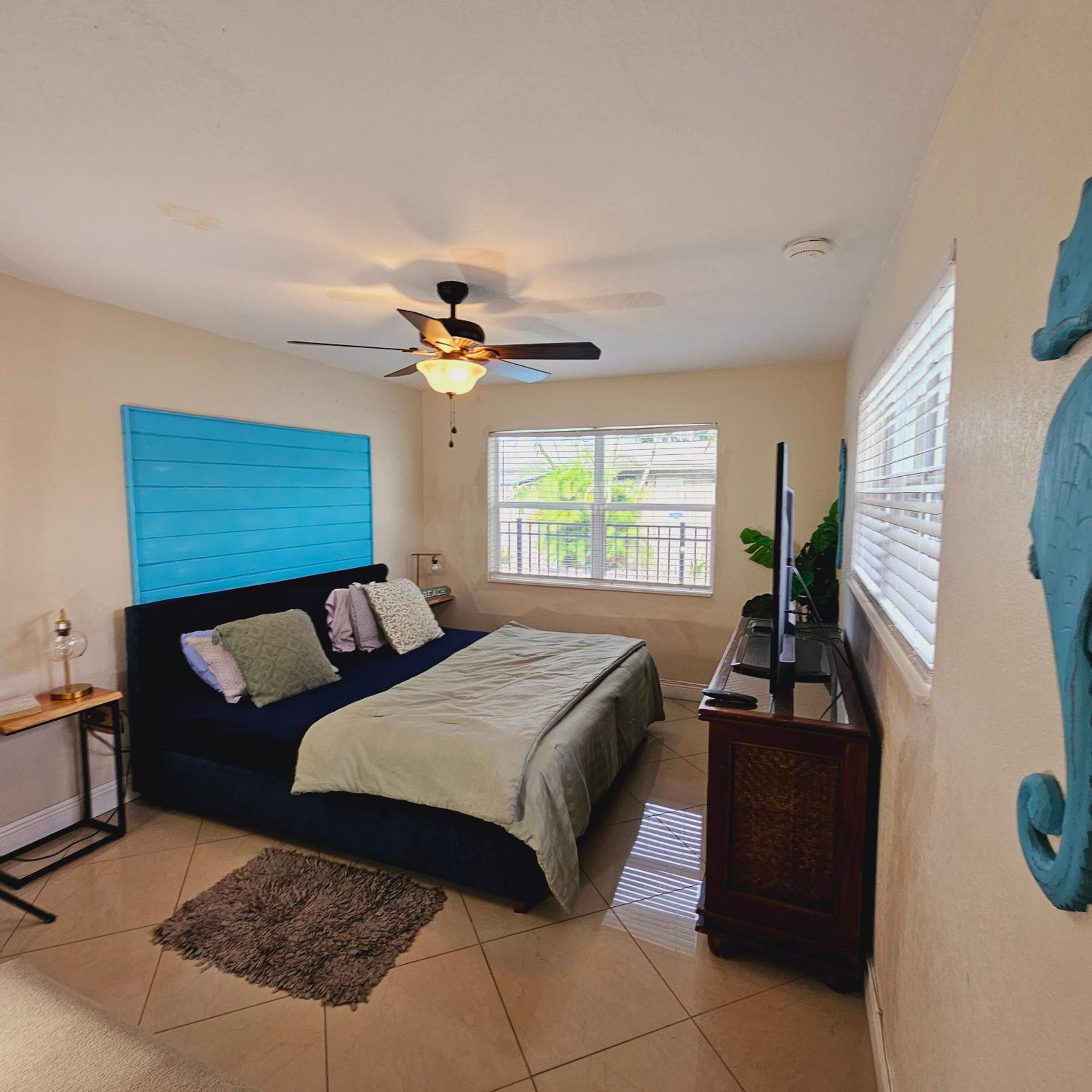 Coastal Haven: Family-friendly House With Pool Near Beaches Apartment