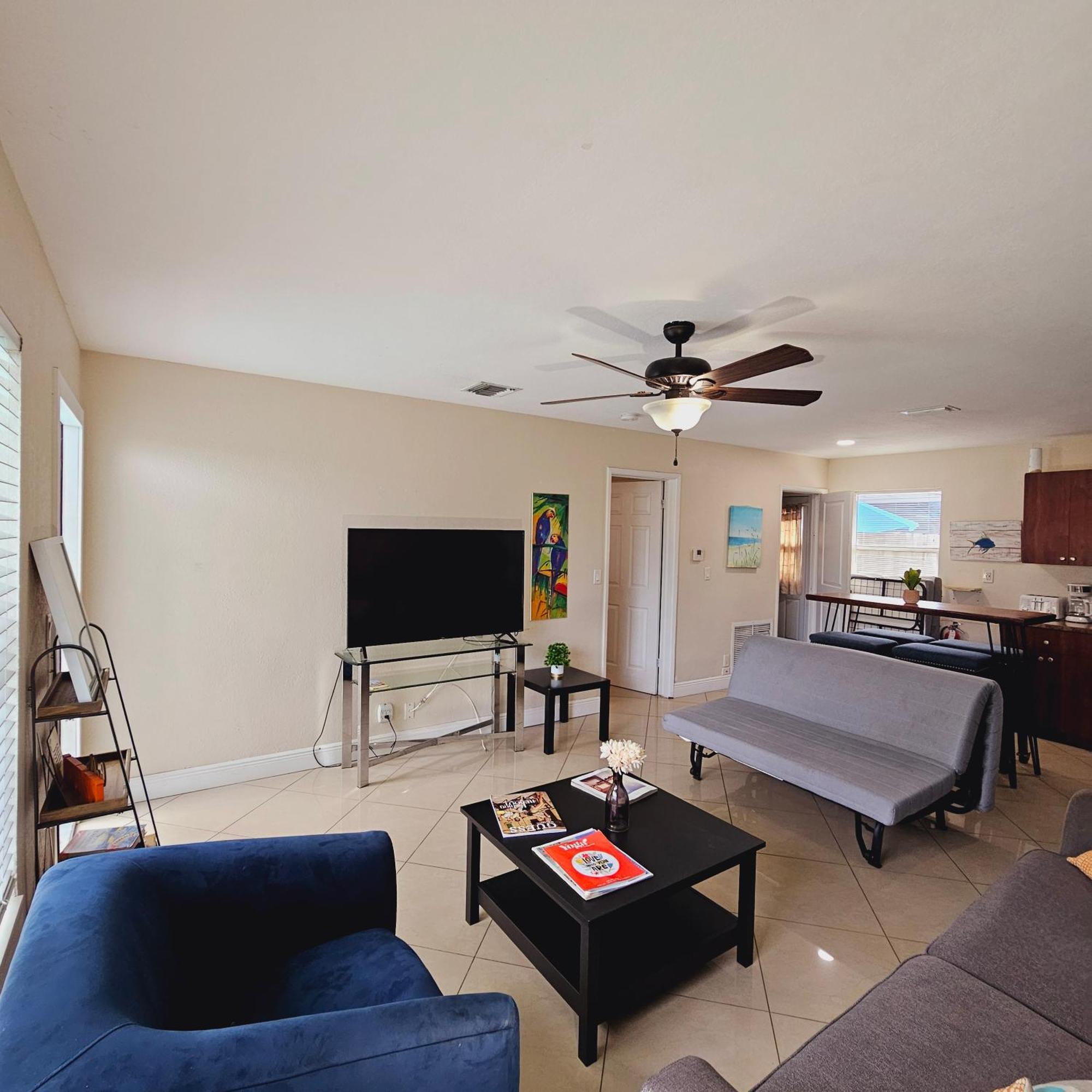 Apartment Coastal Haven: Family-friendly House With Pool Near Beaches *