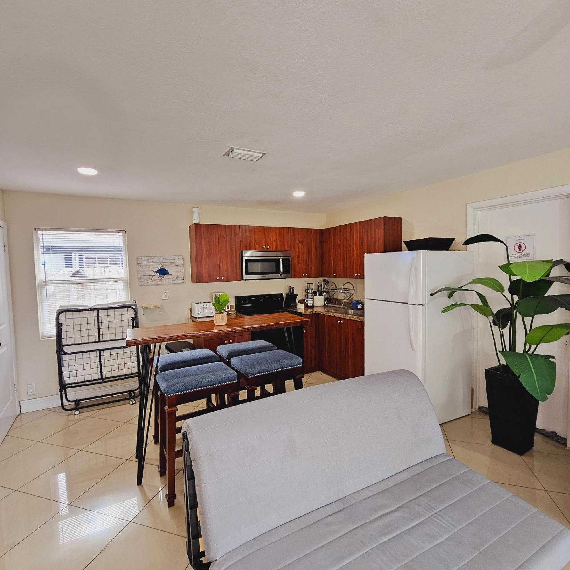 Apartment Coastal Haven: Family-friendly House With Pool Near Beaches