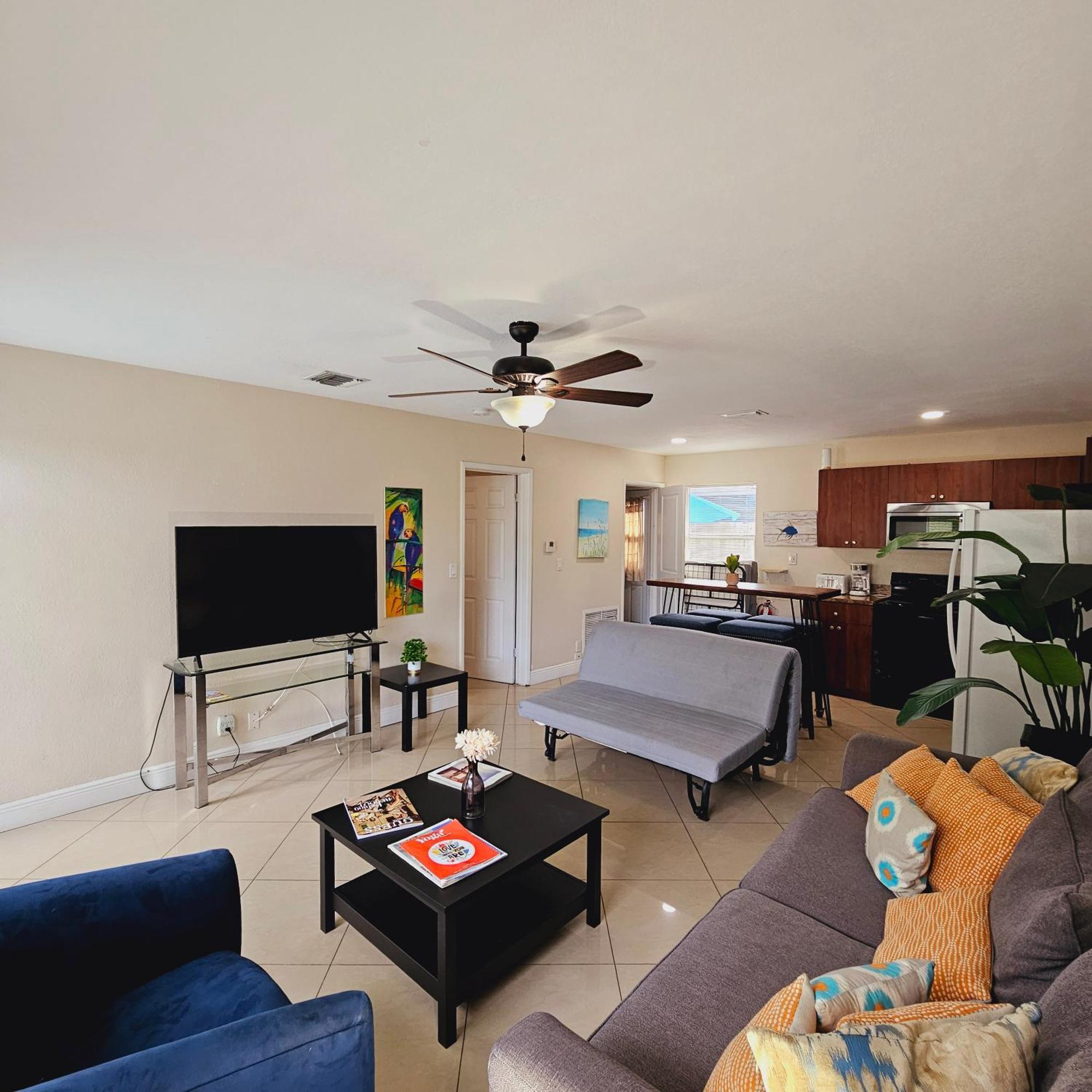 Coastal Haven: Family-friendly House With Pool Near Beaches Apartment *