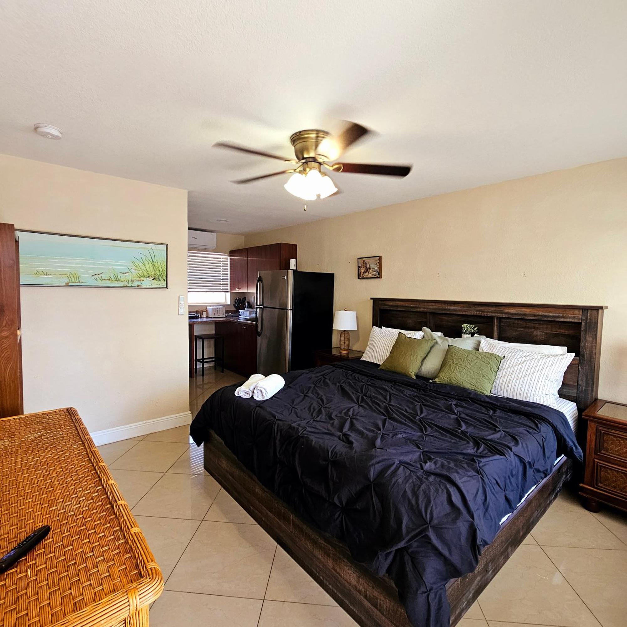 Equipped House W Pool & Patios, Near The Beaches, Prime Location- Ideal For Small Families, Coastal Haven *