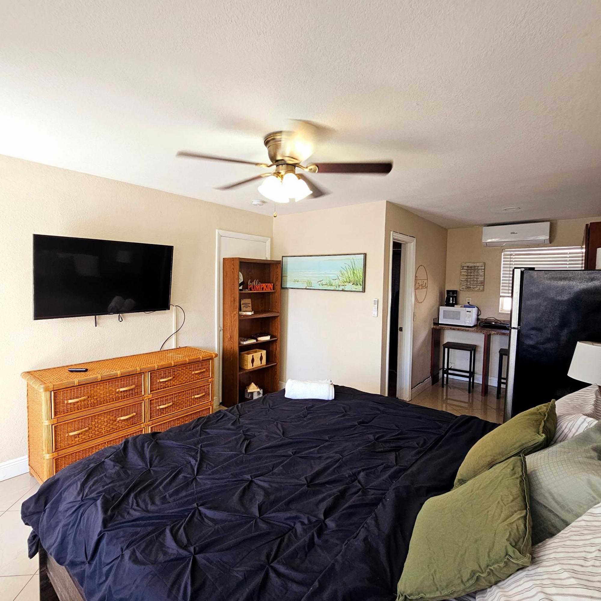 Equipped House W Pool & Patios, Near The Beaches, Prime Location- Ideal For Small Families, Coastal Haven
