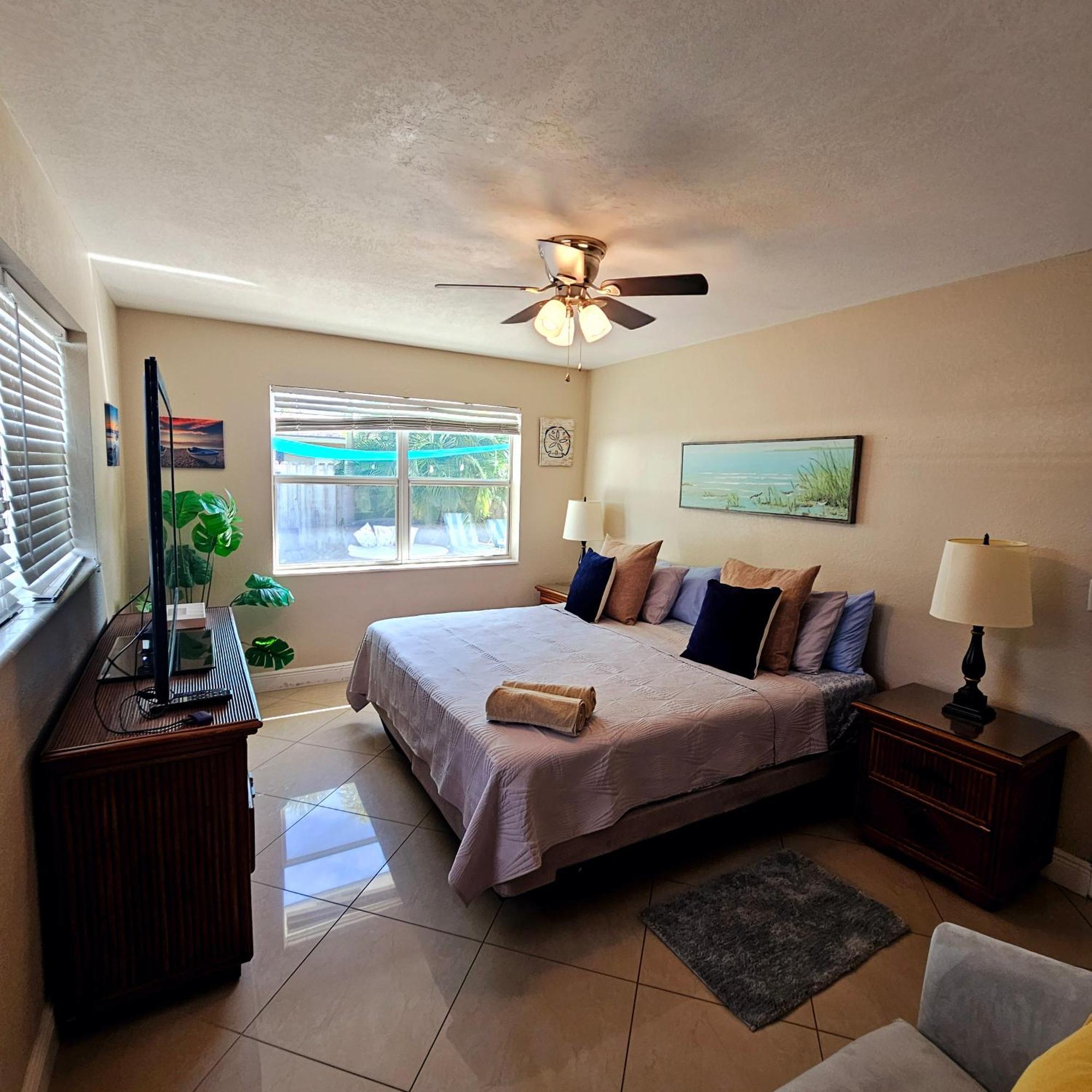 Equipped House W Pool & Patios, Near The Beaches, Prime Location- Ideal For Small Families, Coastal Haven