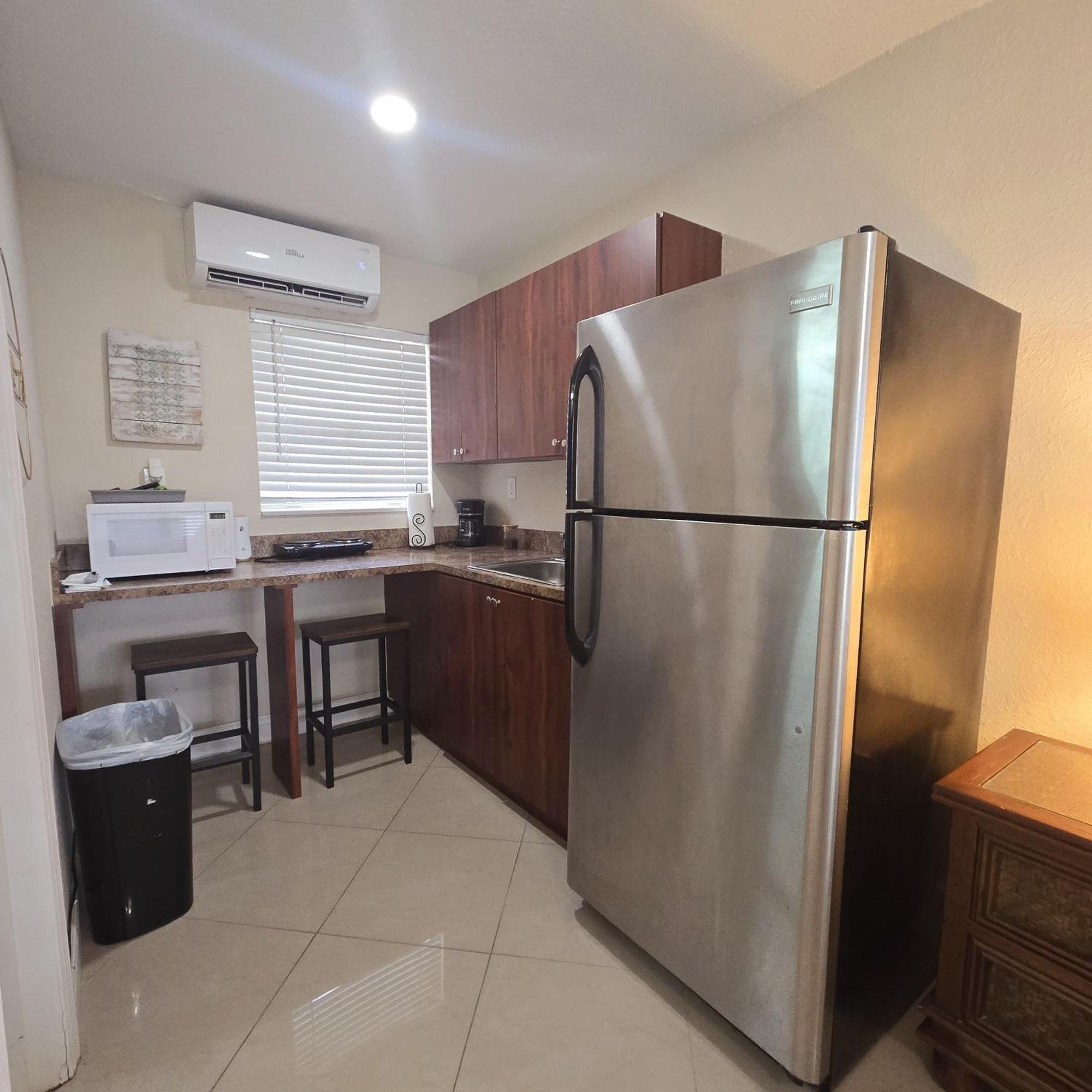 Equipped House W Pool & Patios, Near The Beaches, Prime Location- Ideal For Small Families, Coastal Haven Apartamento *