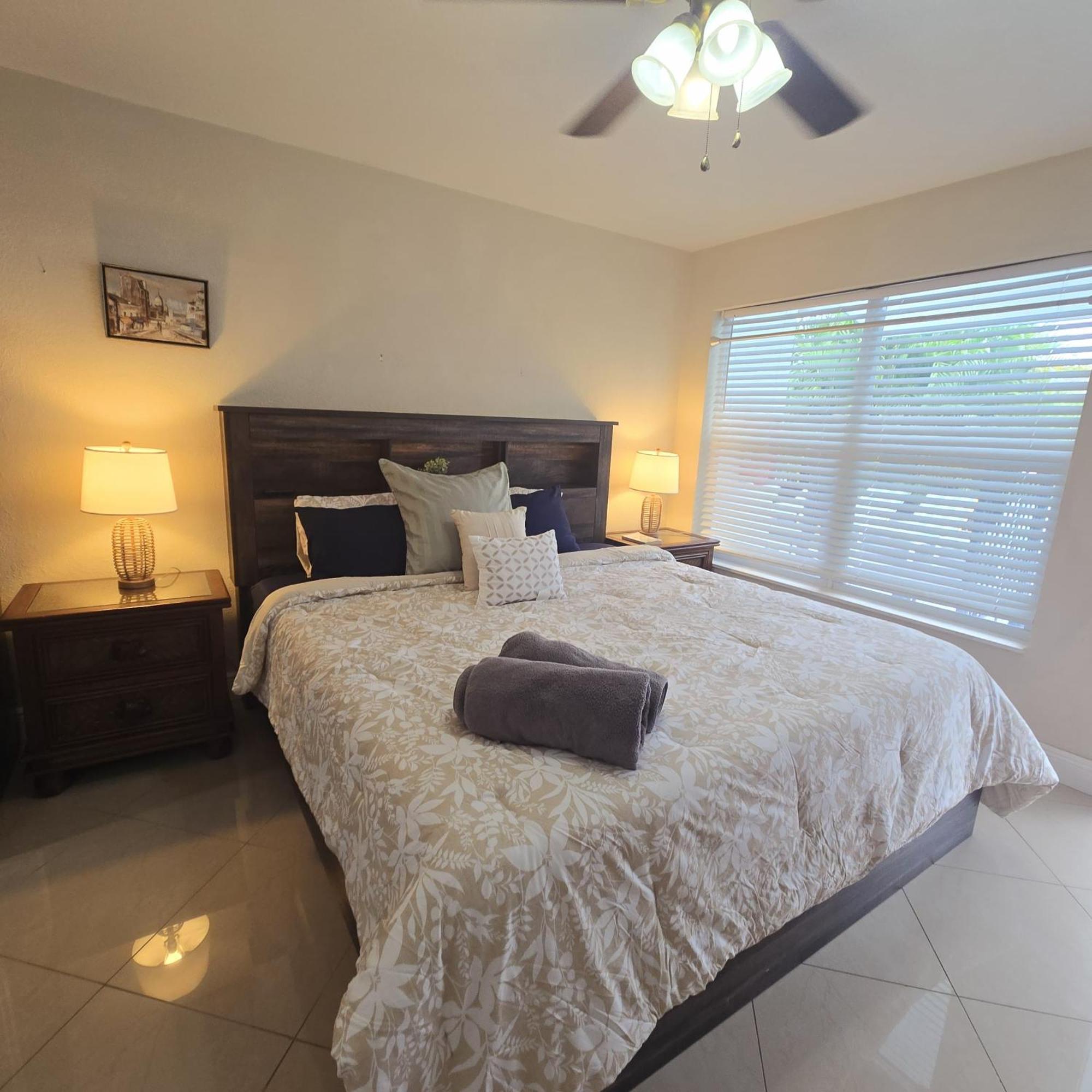 Apartamento Equipped House W Pool & Patios, Near The Beaches, Prime Location- Ideal For Small Families, Coastal Haven *