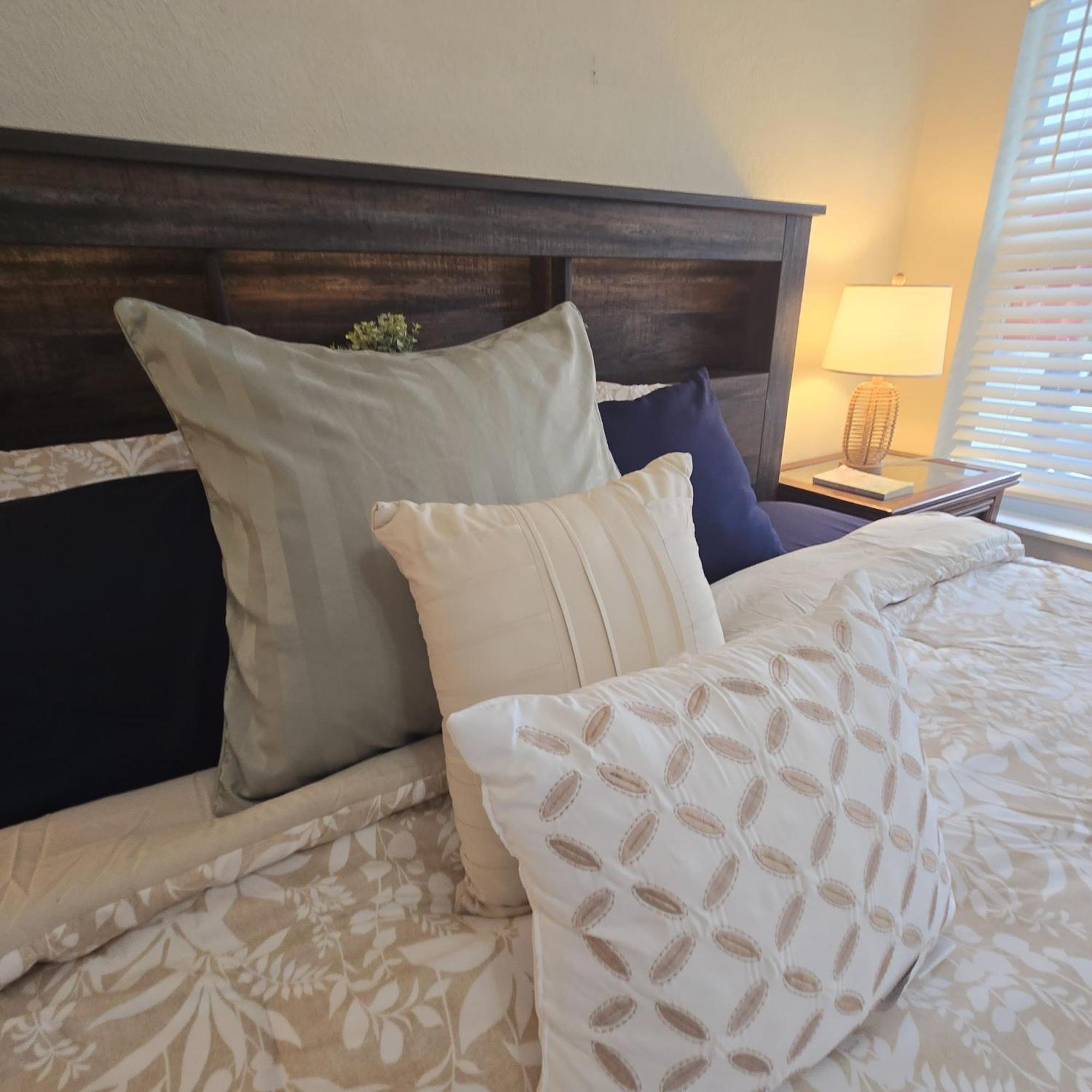 Equipped House W Pool & Patios, Near The Beaches, Prime Location- Ideal For Small Families, Coastal Haven Fort Lauderdale