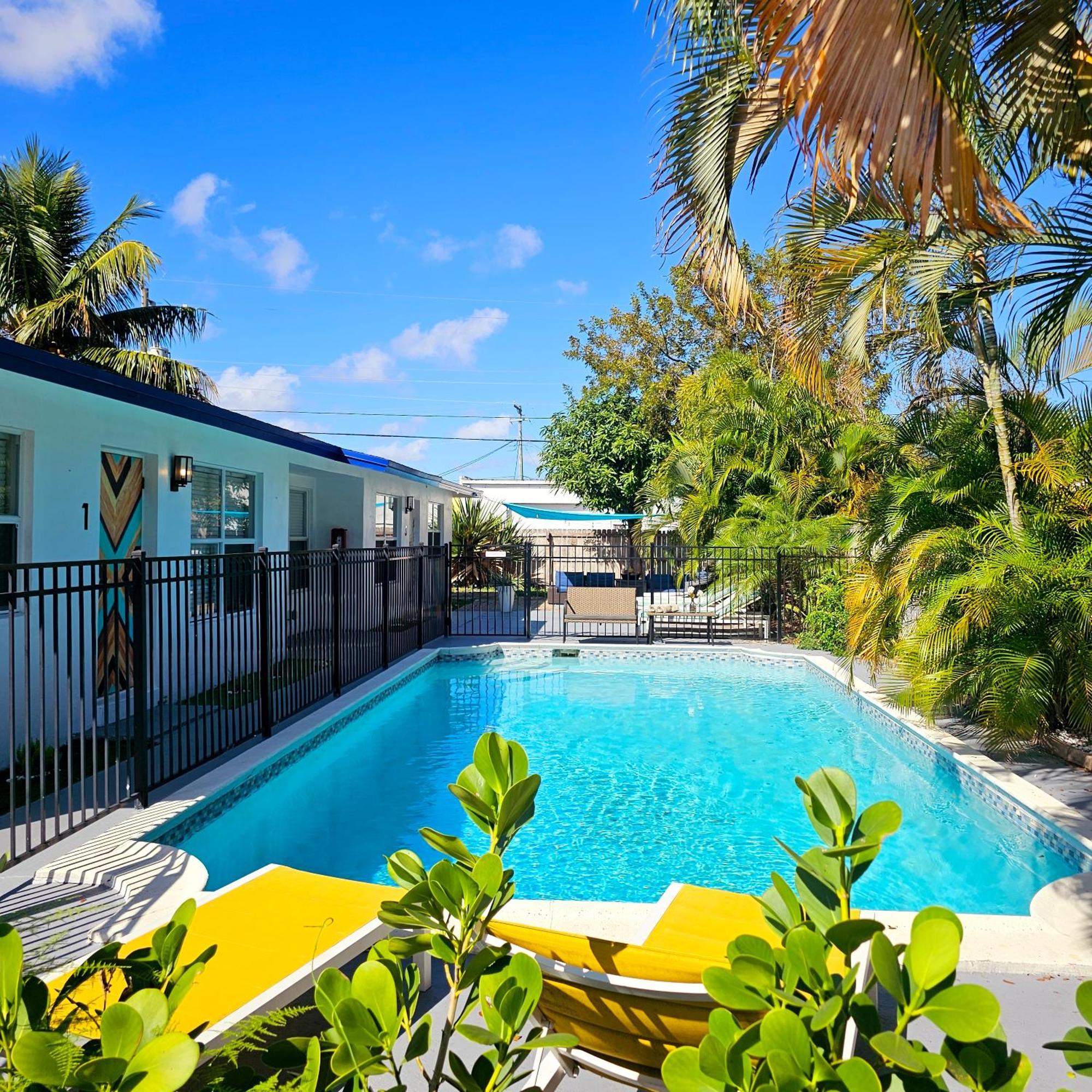 Equipped House W Pool & Patios, Near The Beaches, Prime Location- Ideal For Small Families, Coastal Haven *