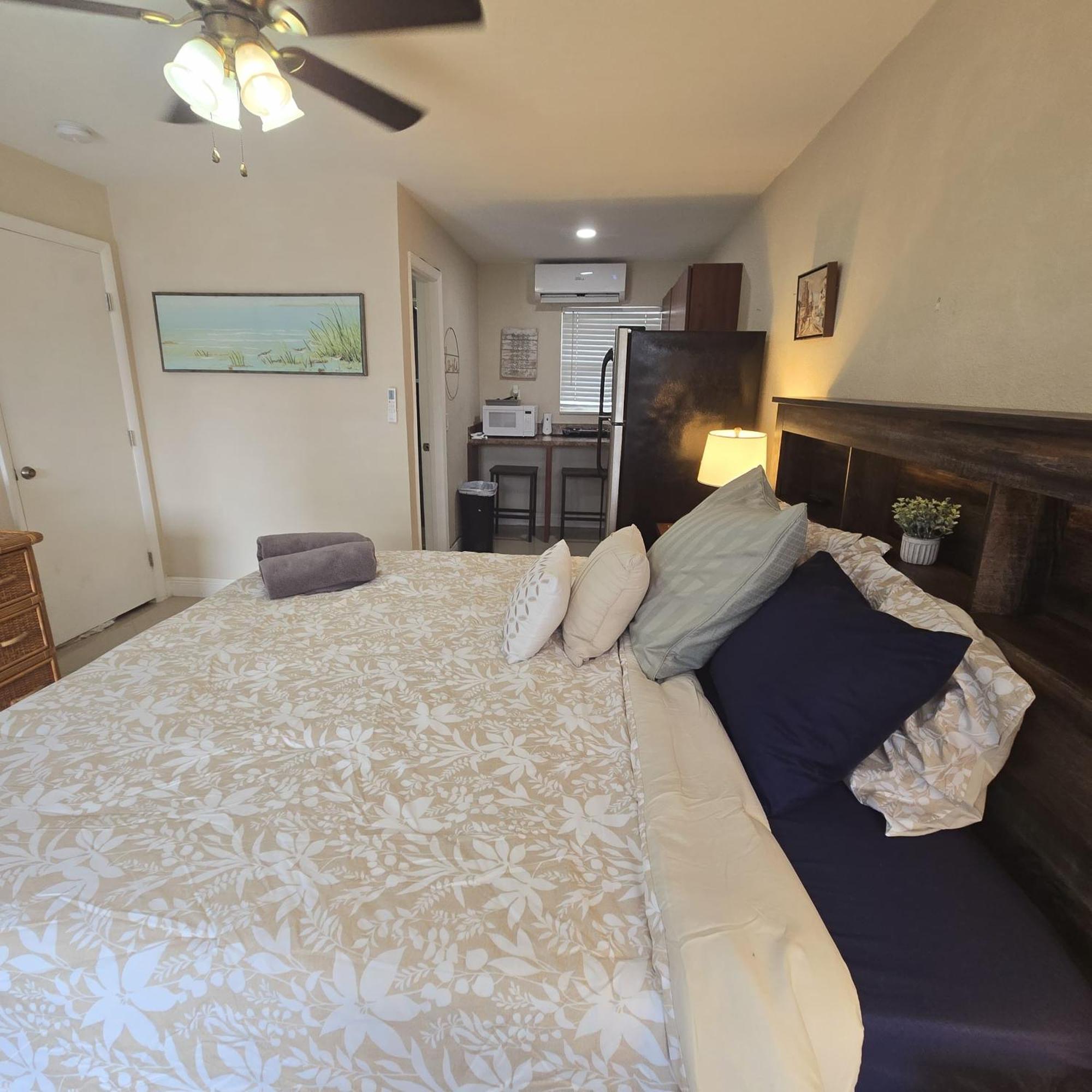 Equipped House W Pool & Patios, Near The Beaches, Prime Location- Ideal For Small Families, Coastal Haven Apartamento