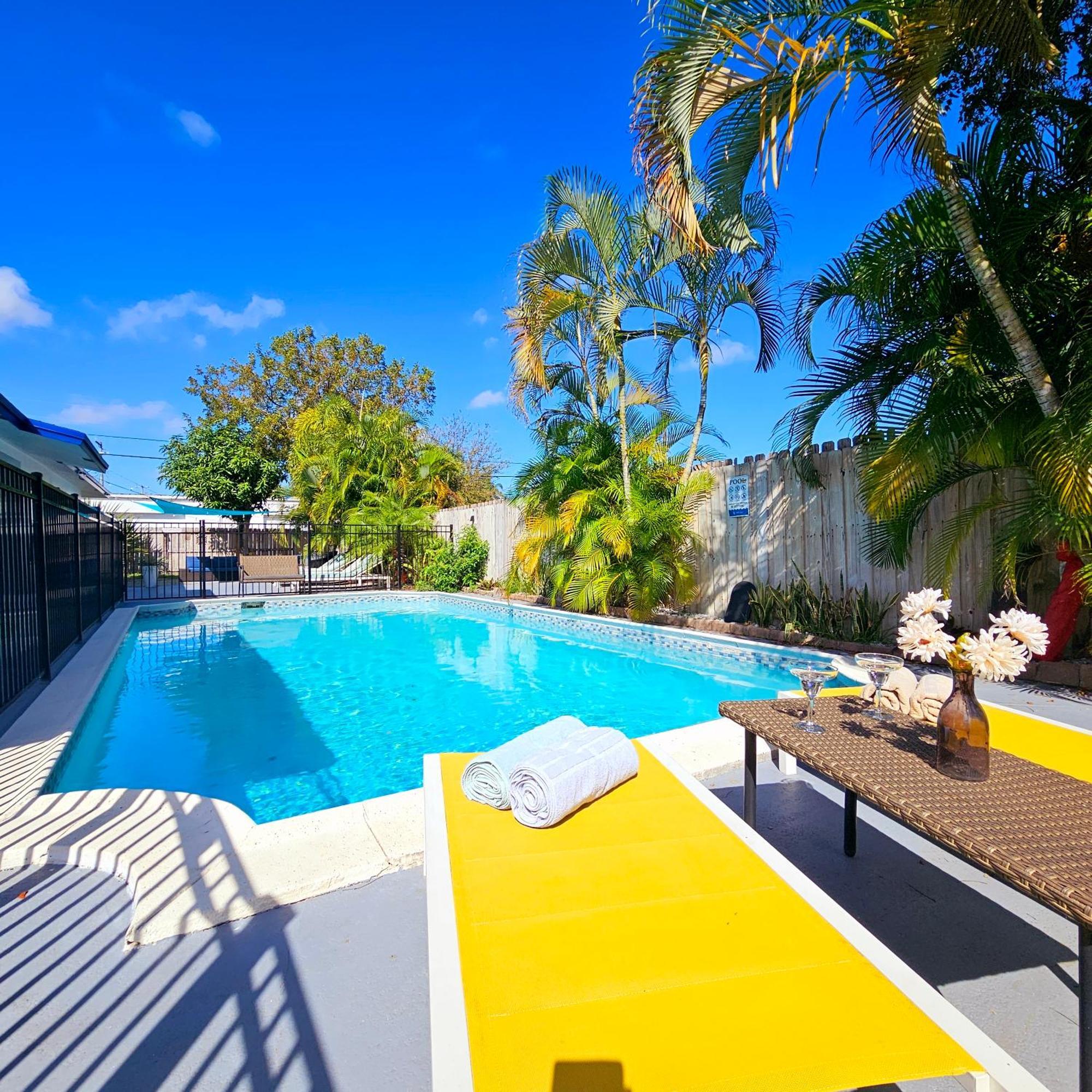 Equipped House W Pool & Patios, Near The Beaches, Prime Location- Ideal For Small Families, Coastal Haven Apartamento *