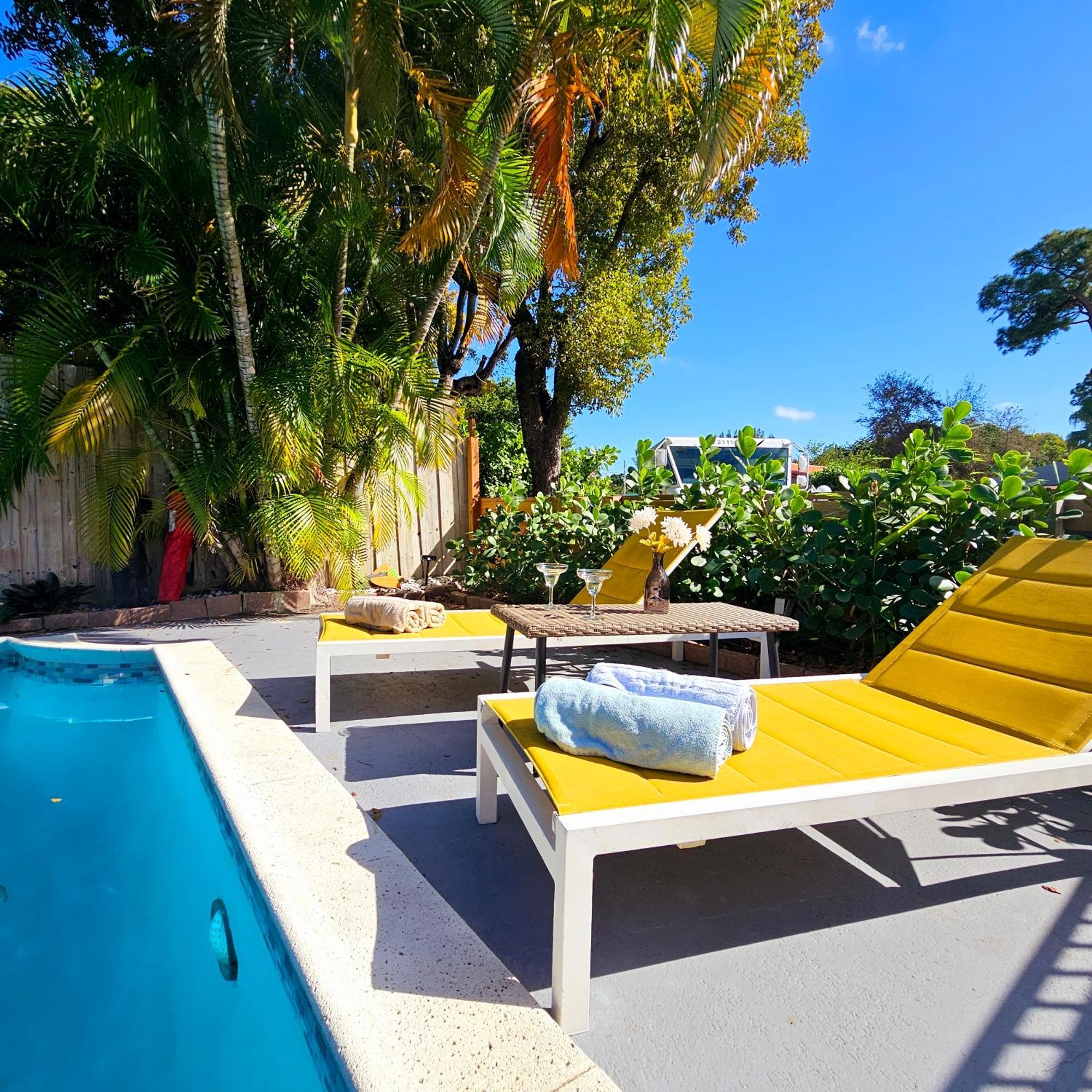 Apartamento Equipped House W Pool & Patios, Near The Beaches, Prime Location- Ideal For Small Families, Coastal Haven *