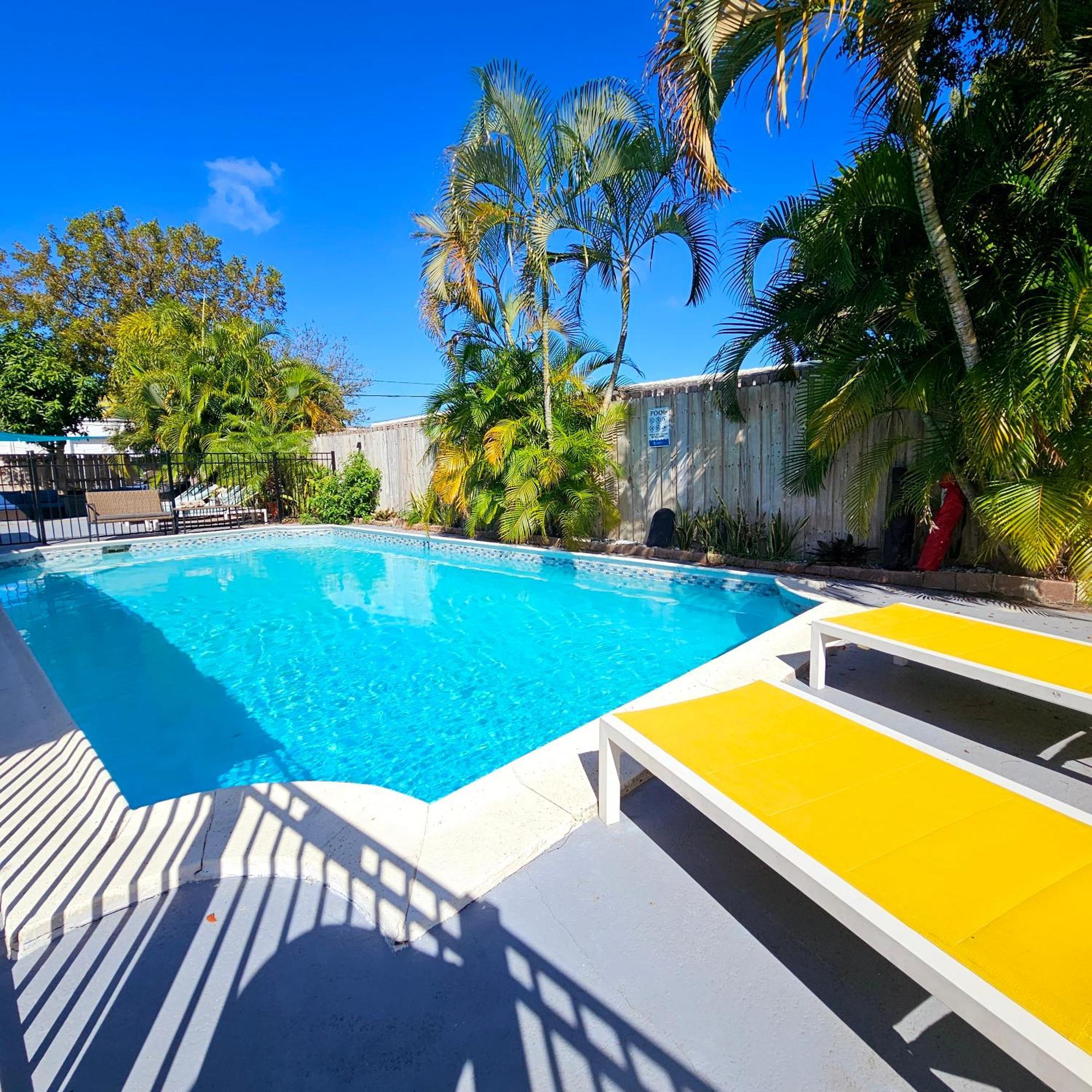 Equipped House W Pool & Patios, Near The Beaches, Prime Location- Ideal For Small Families, Coastal Haven * Fort Lauderdale