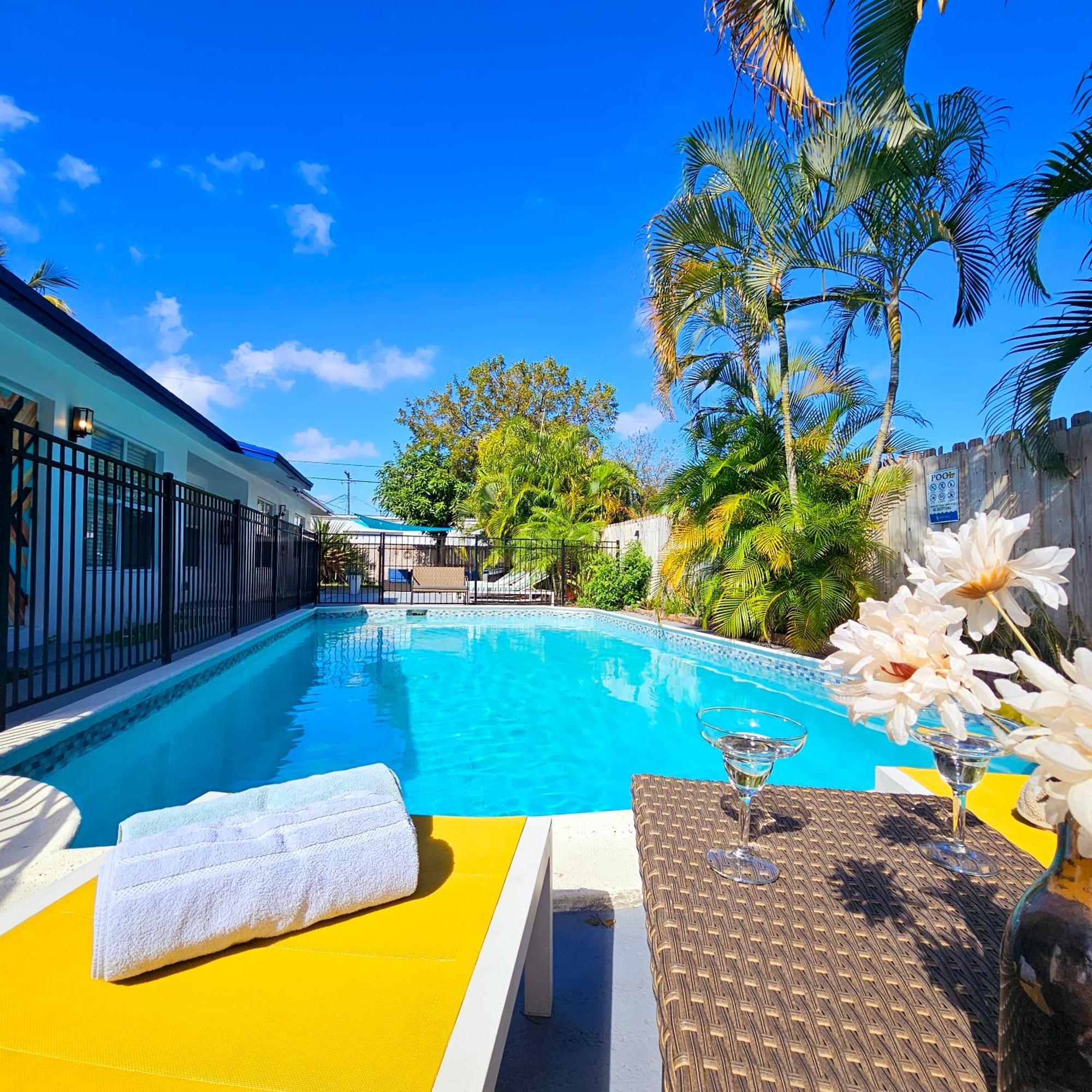 Equipped House W Pool & Patios, Near The Beaches, Prime Location- Ideal For Small Families, Coastal Haven *