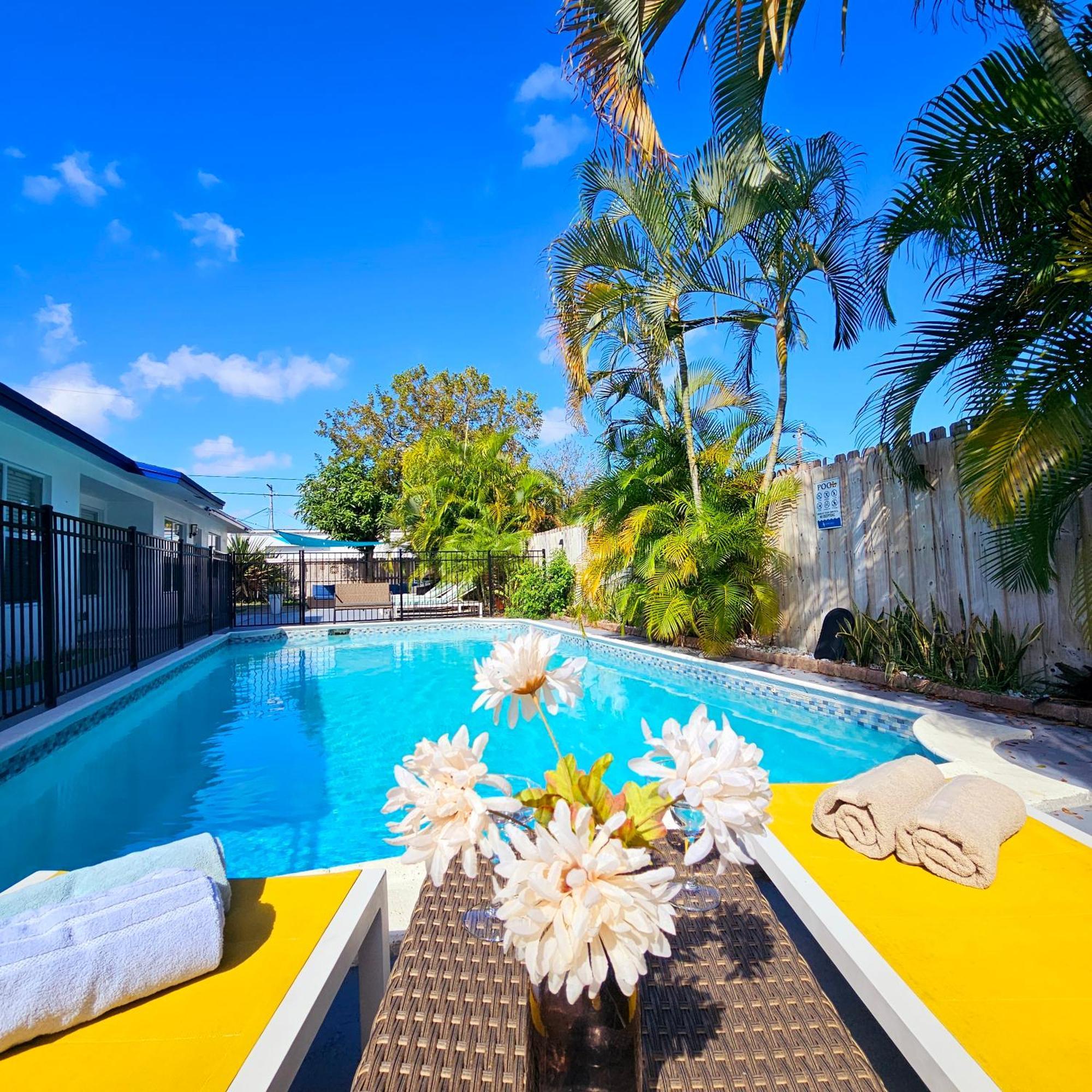 Equipped House W Pool & Patios, Near The Beaches, Prime Location- Ideal For Small Families, Coastal Haven Fort Lauderdale