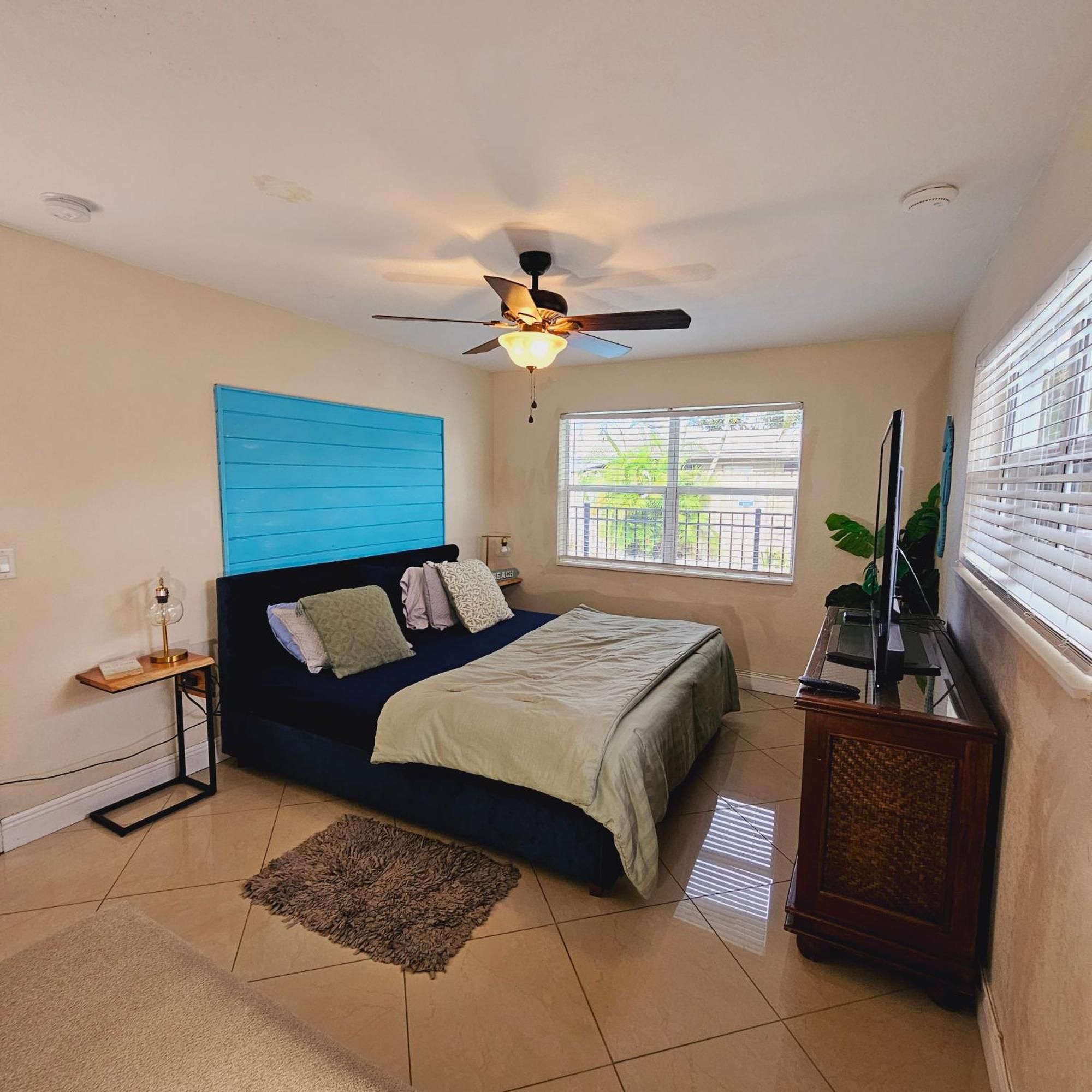 Apartment Equipped House W Pool & Patios, Near The Beaches, Prime Location- Ideal For Small Families, Coastal Haven