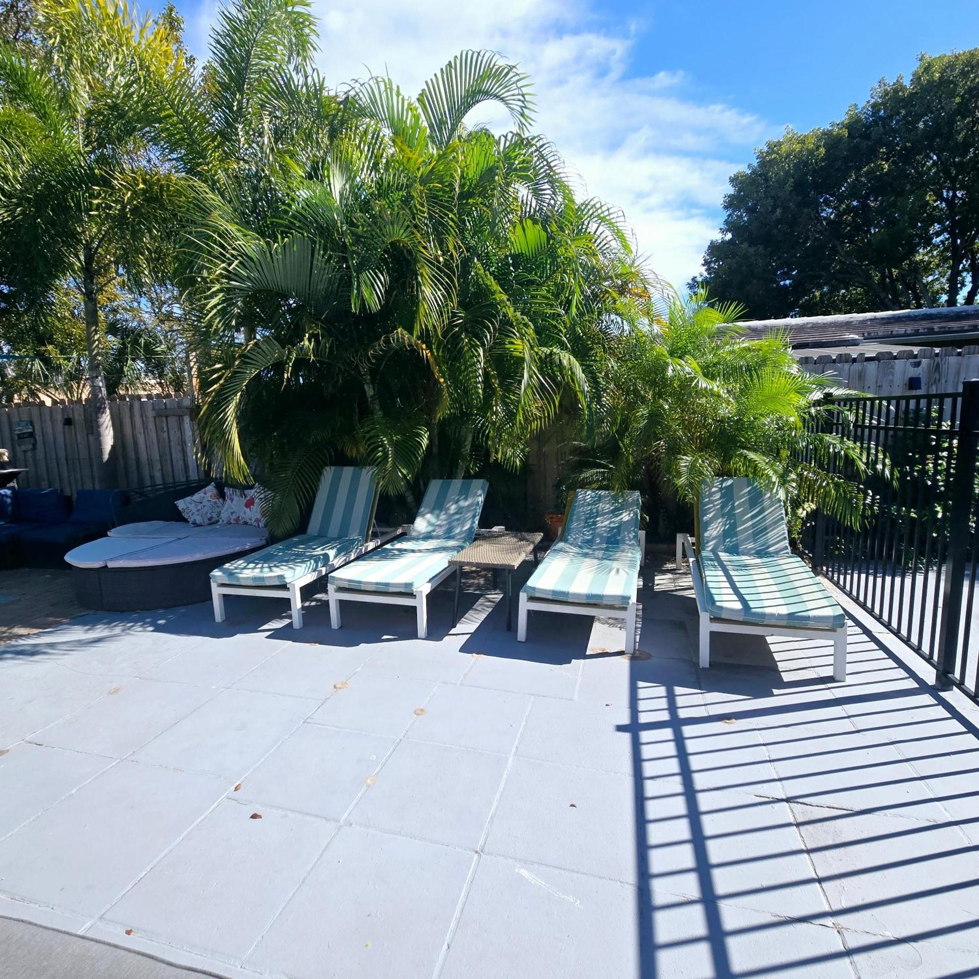 Apartment Equipped House W Pool & Patios, Near The Beaches, Prime Location- Ideal For Small Families, Coastal Haven *