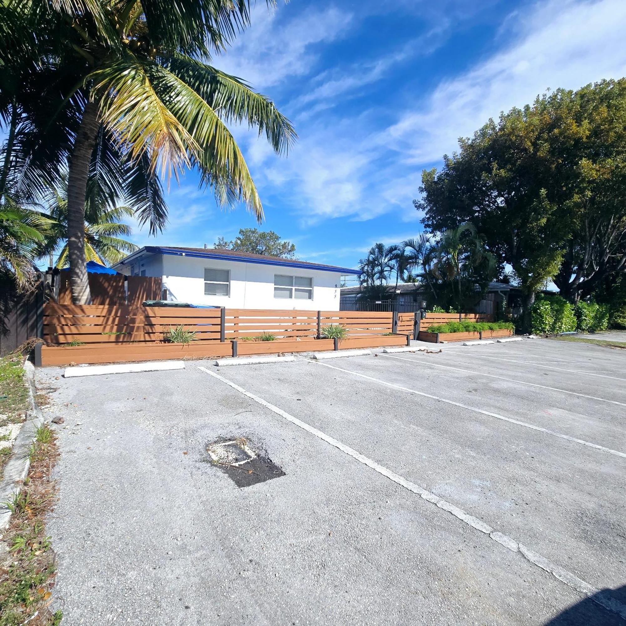 Equipped House W Pool & Patios, Near The Beaches, Prime Location- Ideal For Small Families, Coastal Haven Fort Lauderdale