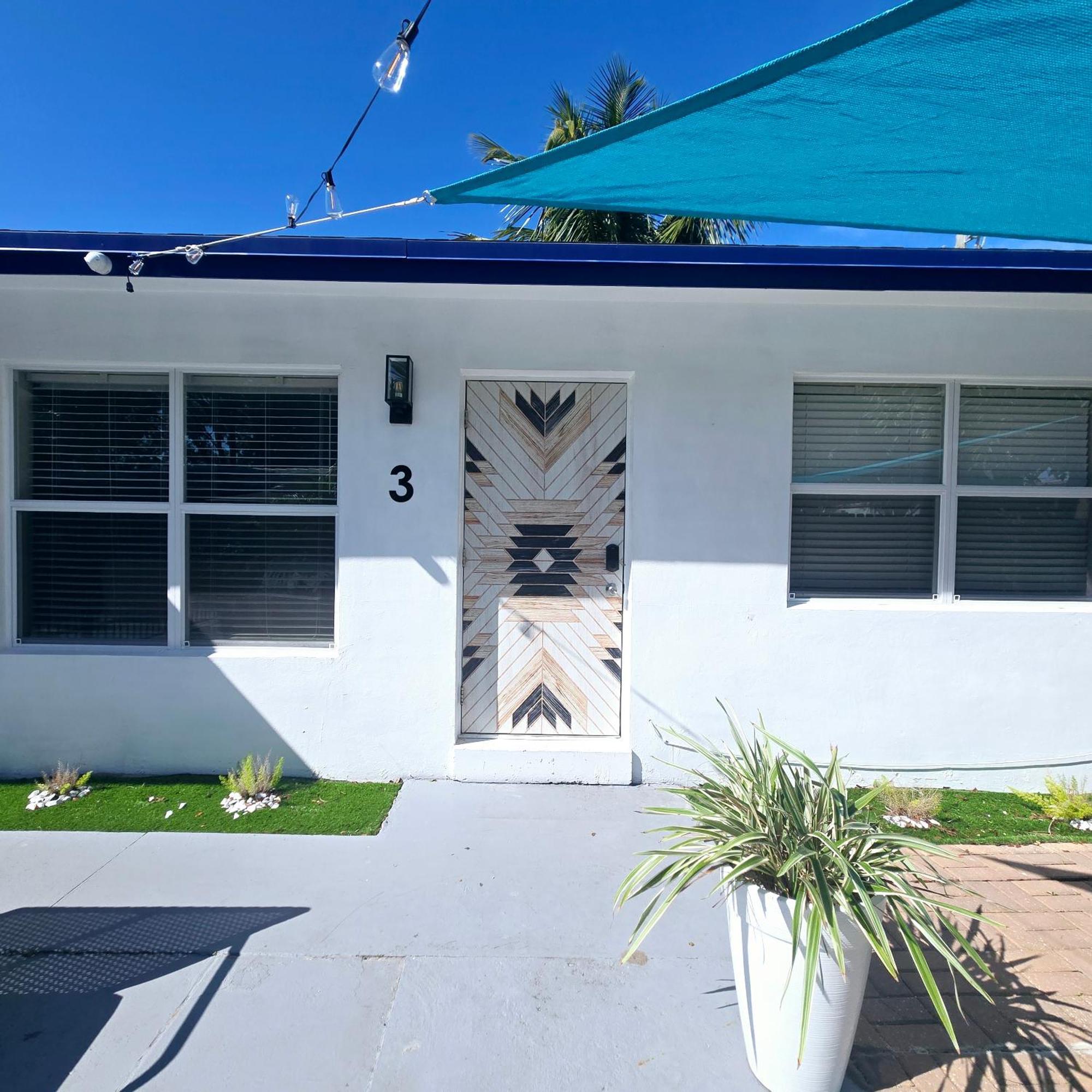 Apartment Equipped House W Pool & Patios, Near The Beaches, Prime Location- Ideal For Small Families, Coastal Haven *