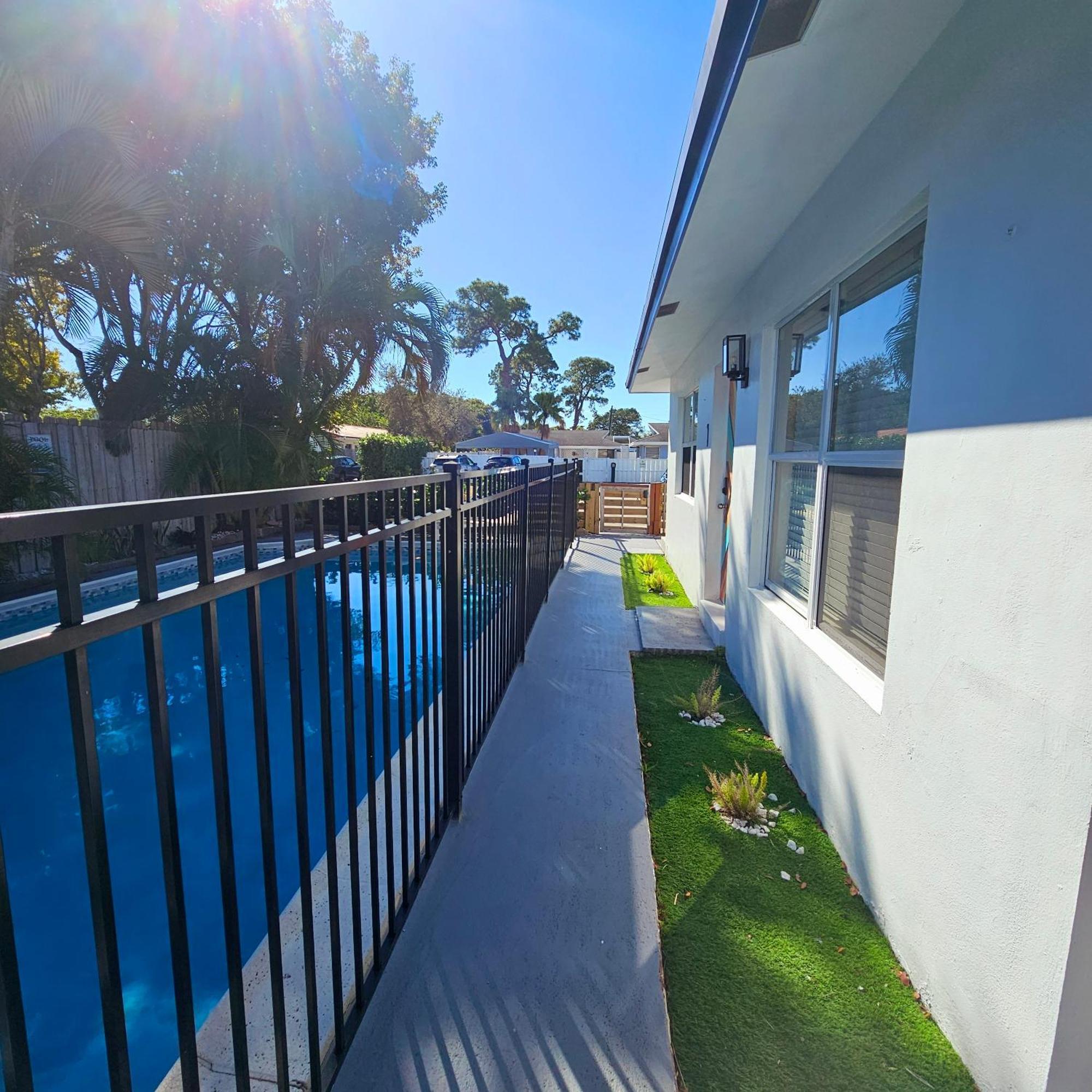 Apartment Equipped House W Pool & Patios, Near The Beaches, Prime Location- Ideal For Small Families, Coastal Haven