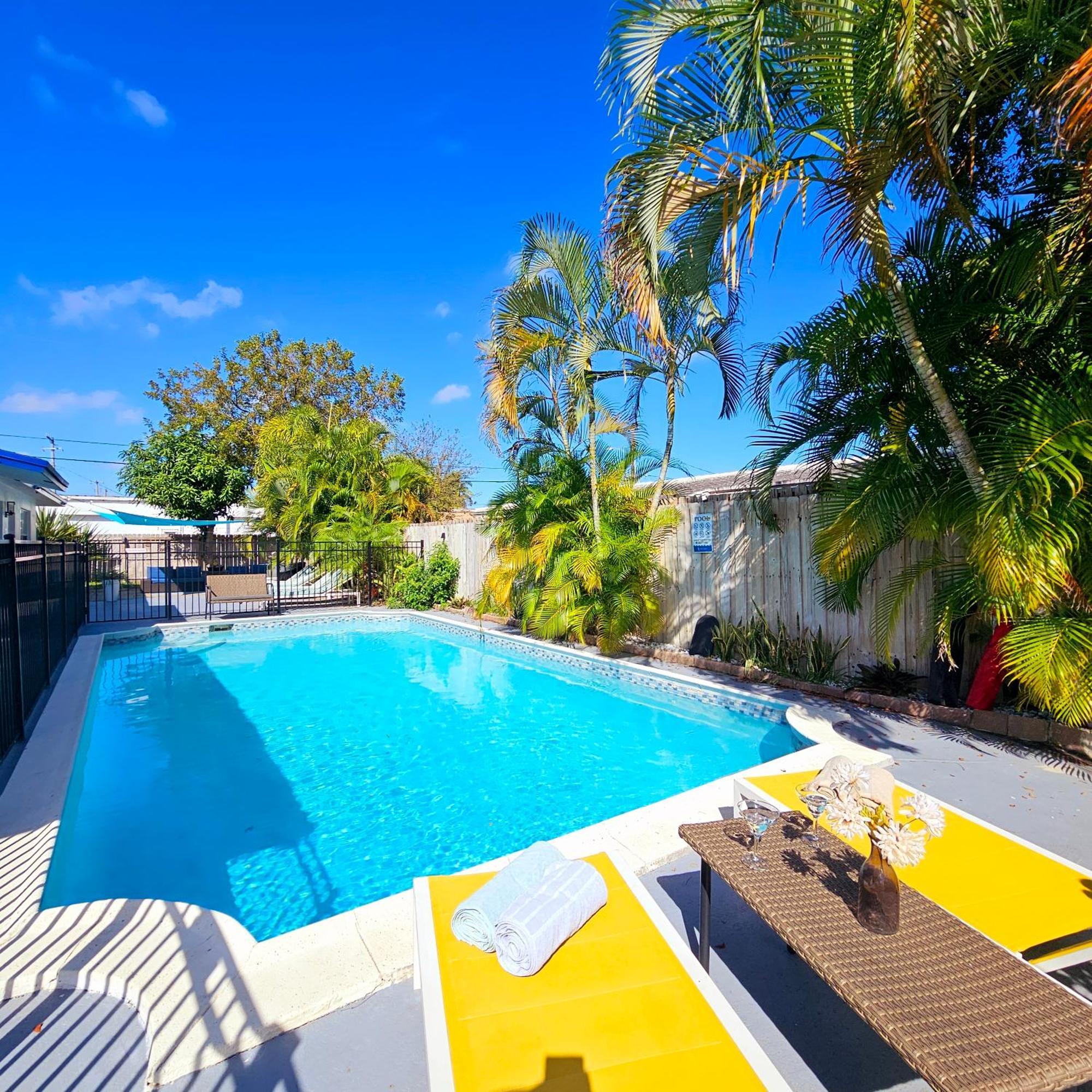 Equipped House W Pool & Patios, Near The Beaches, Prime Location- Ideal For Small Families, Coastal Haven *