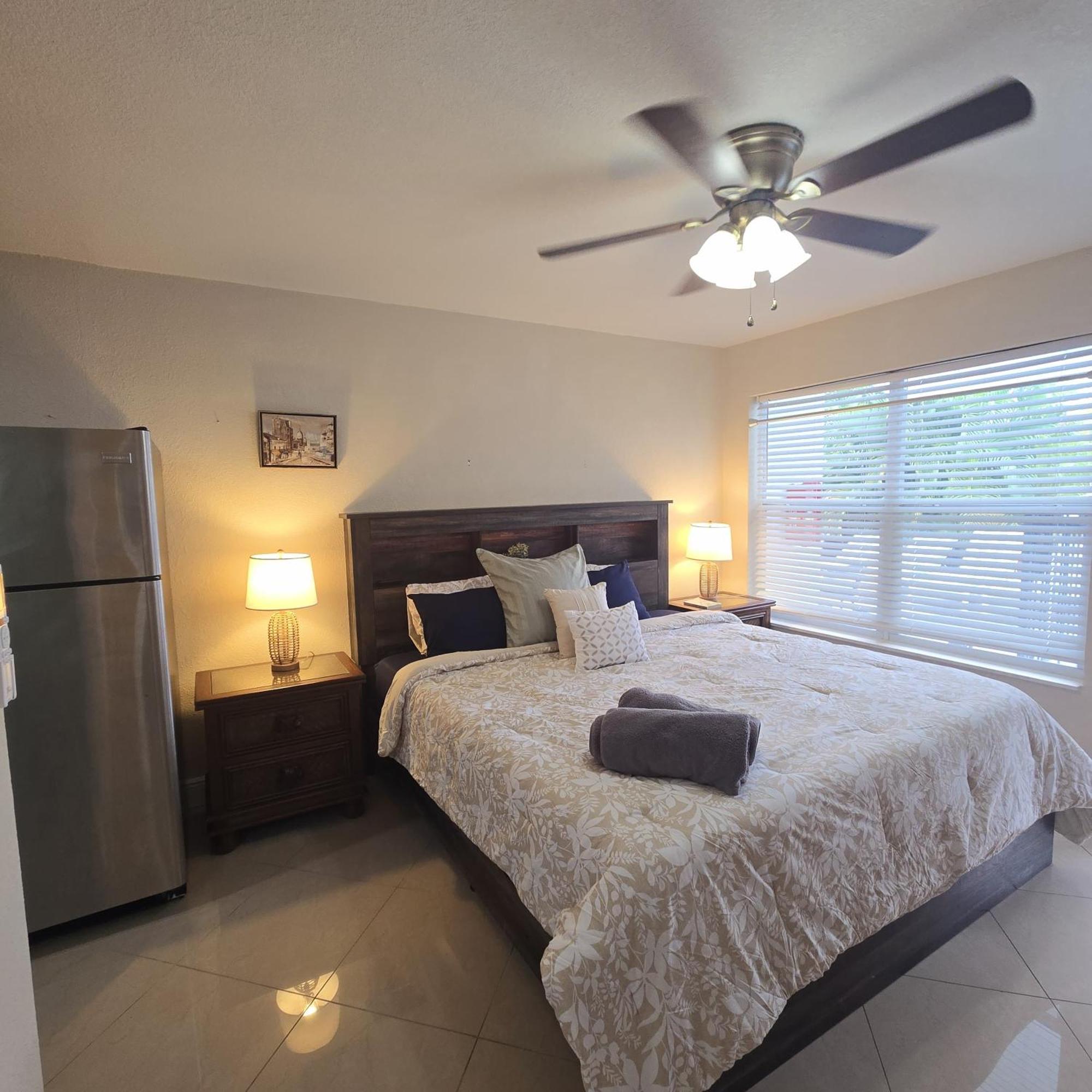 Equipped House W Pool & Patios, Near The Beaches, Prime Location- Ideal For Small Families, Coastal Haven Apartment Fort Lauderdale